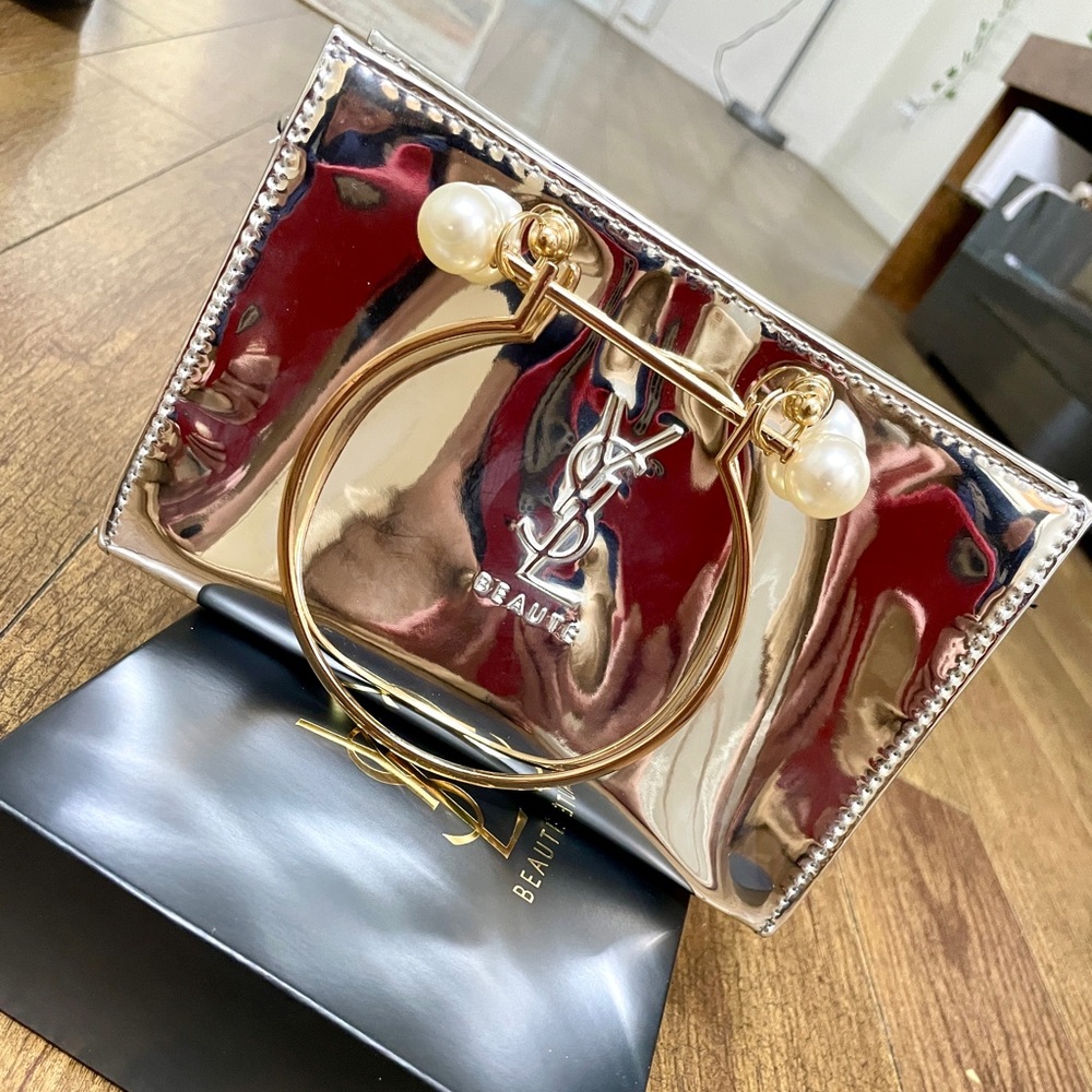Yves Saint Laurent - Picture 8 of 10